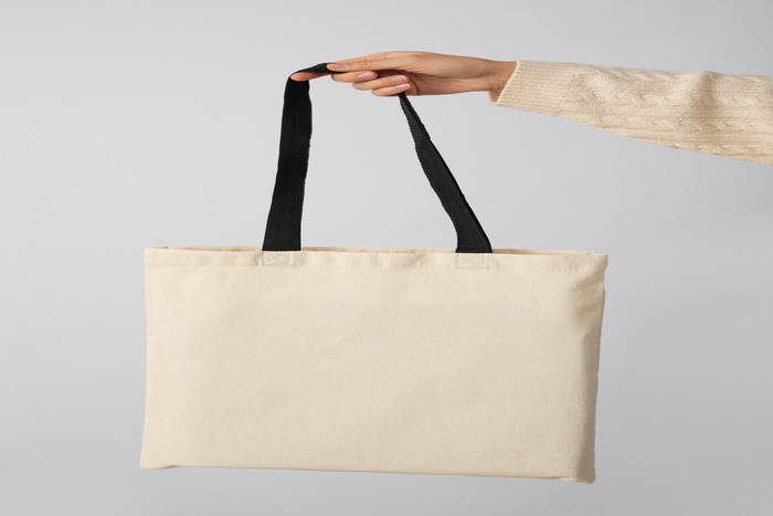 What are the qualities of cotton bags